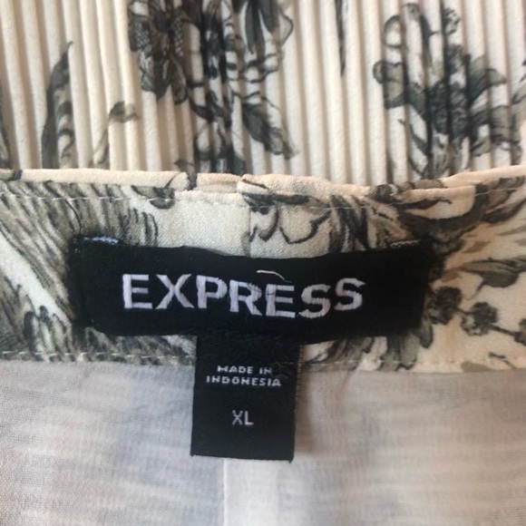 Express Floral Pleated Mini Skirt Cream Black Gray Women’s Size XL - Picture 8 of 13